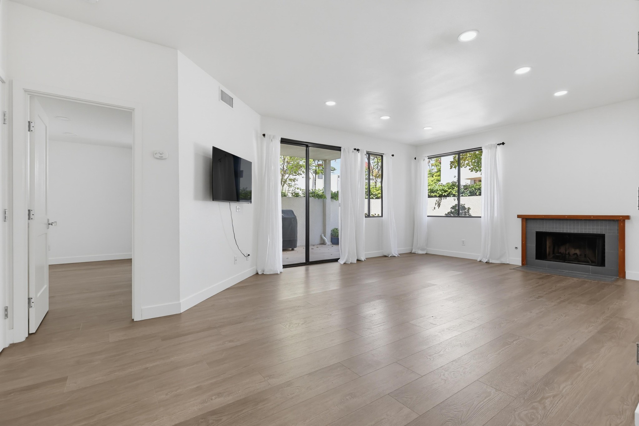 Virtual tour photo 12 of 40 for 701 Kettner Blvd Unit 151