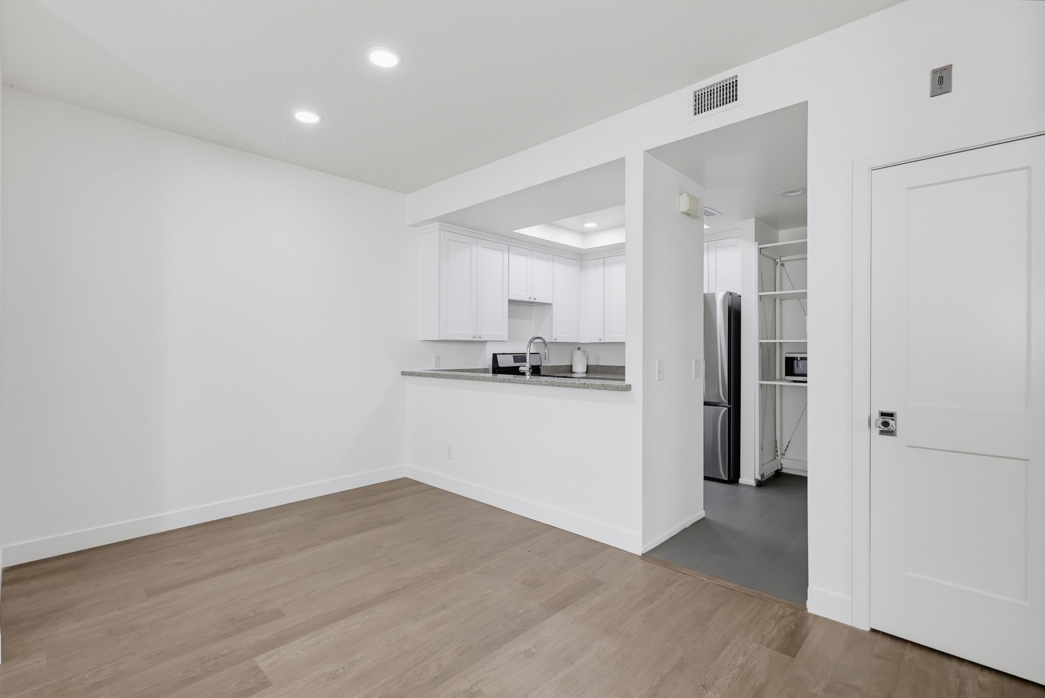 Virtual tour photo 13 of 40 for 701 Kettner Blvd Unit 151