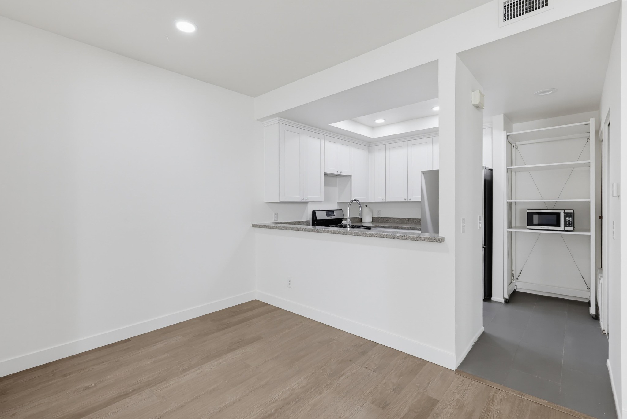 Virtual tour photo 14 of 40 for 701 Kettner Blvd Unit 151