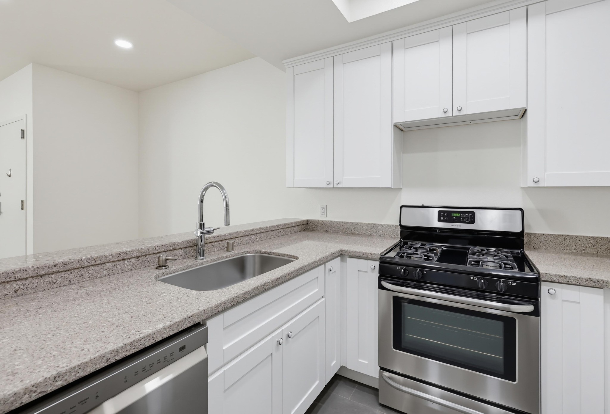 Virtual tour photo 18 of 40 for 701 Kettner Blvd Unit 151