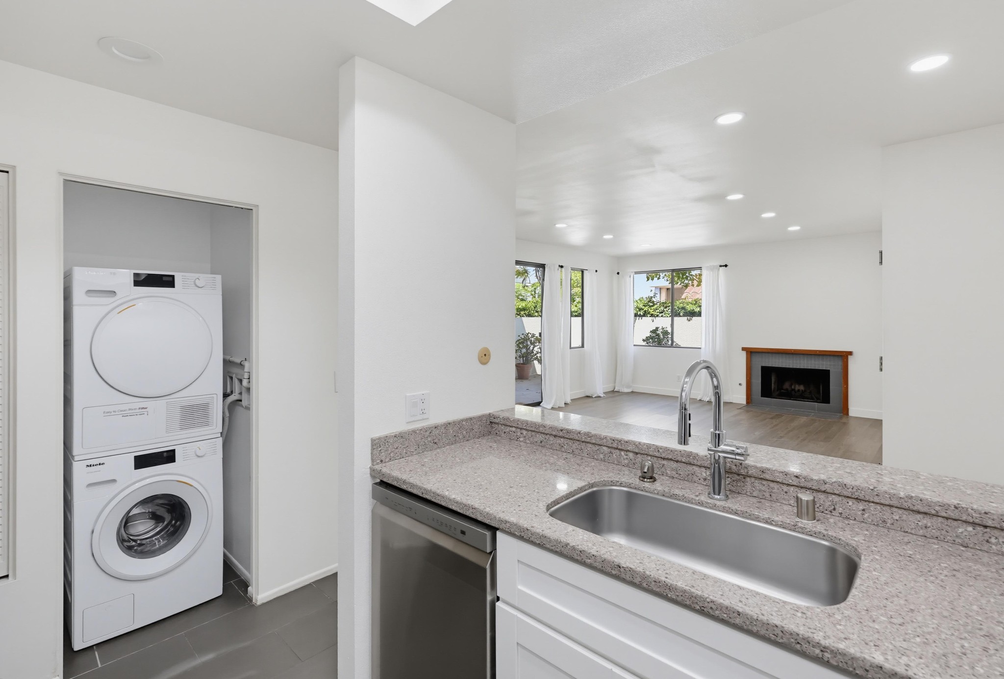 Virtual tour photo 20 of 40 for 701 Kettner Blvd Unit 151