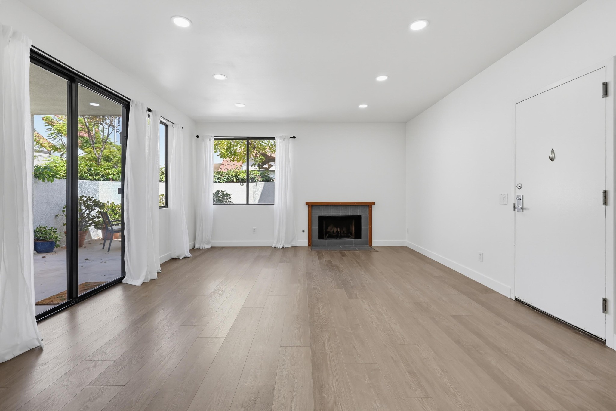 Virtual tour photo 23 of 40 for 701 Kettner Blvd Unit 151