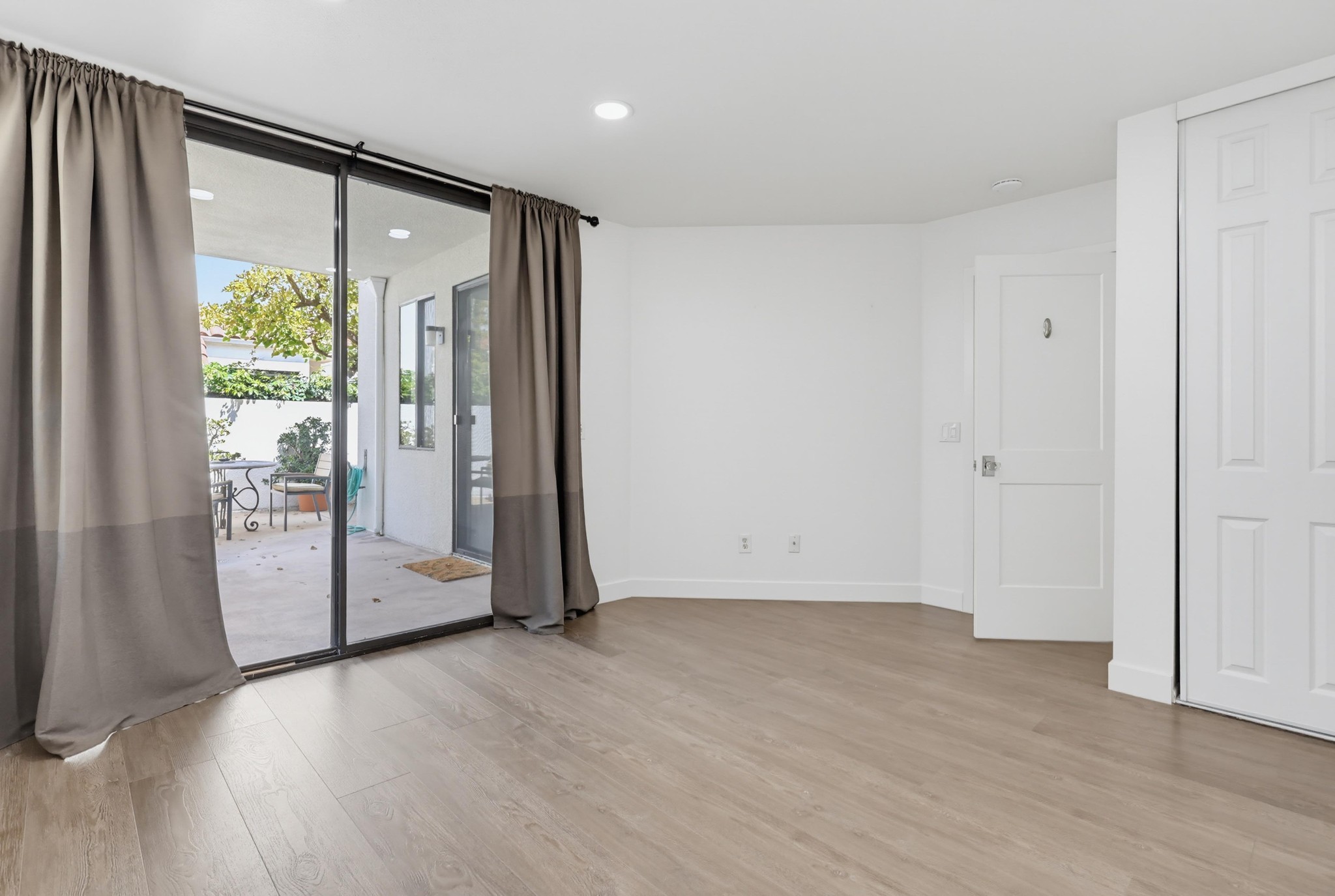 Virtual tour photo 26 of 40 for 701 Kettner Blvd Unit 151