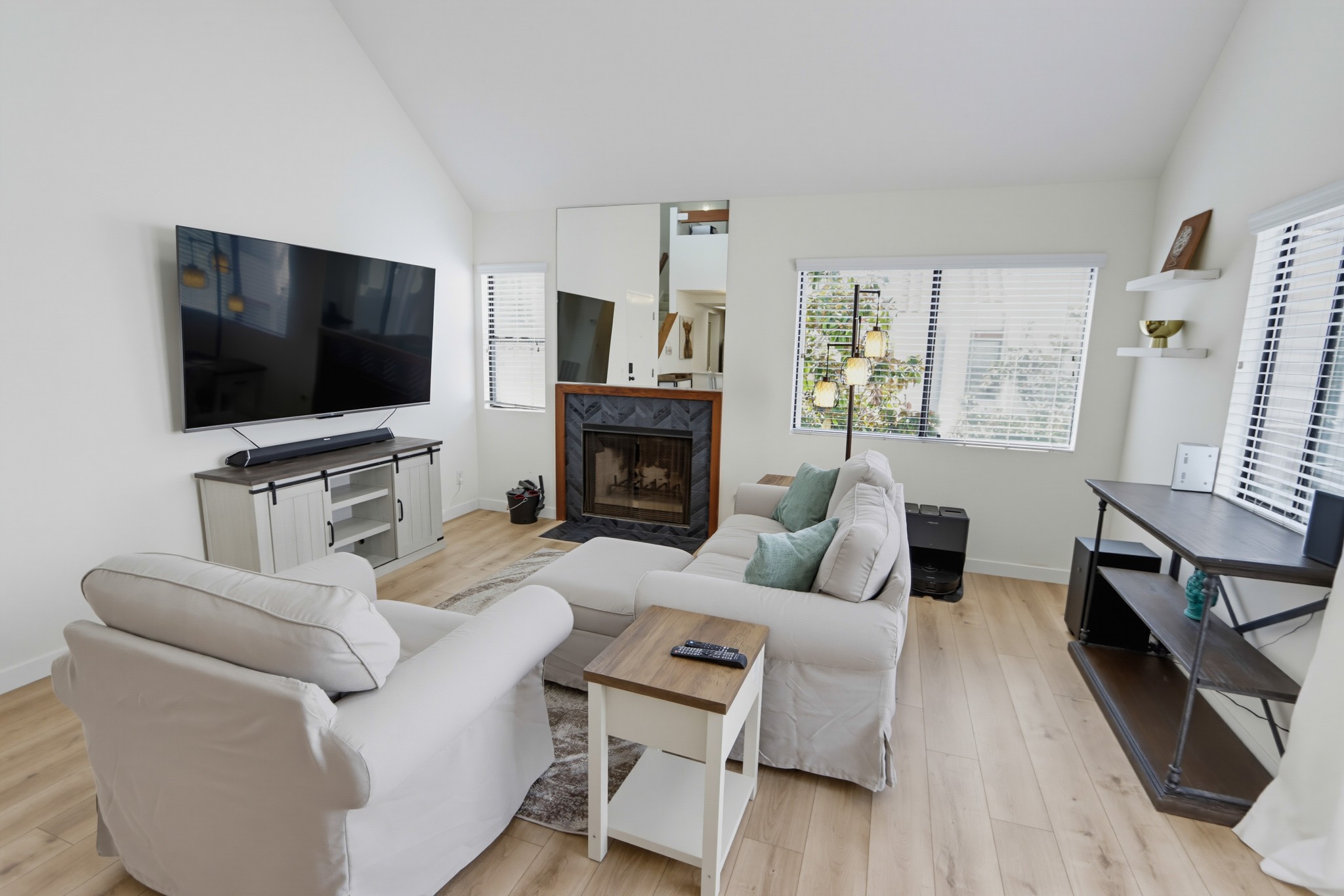Virtual tour photo 12 of 50 for 701 Kettner Blvd Unit 212