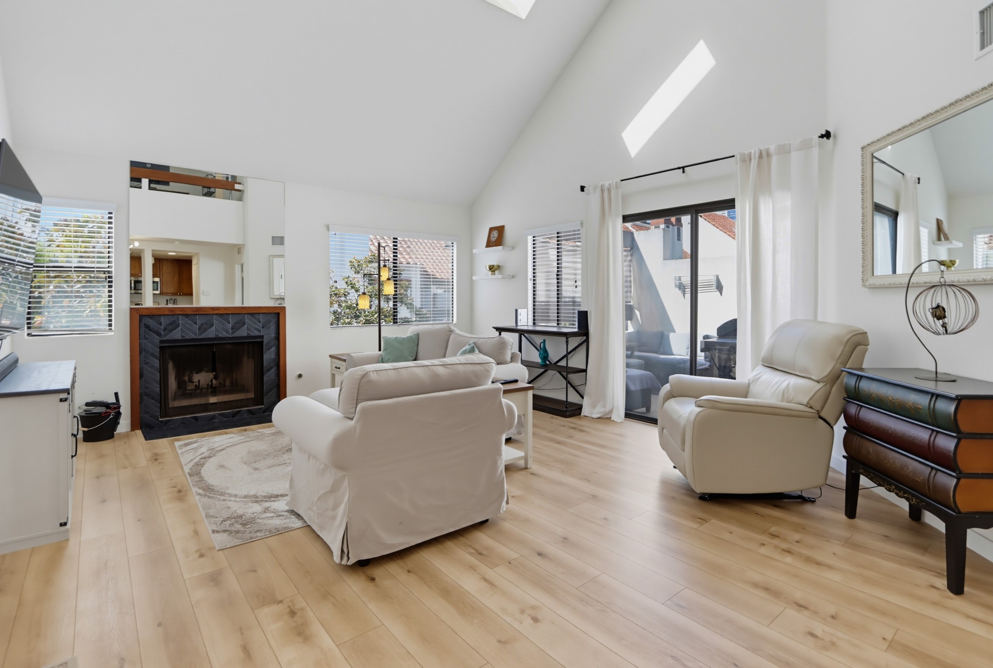 Virtual tour photo 13 of 50 for 701 Kettner Blvd Unit 212