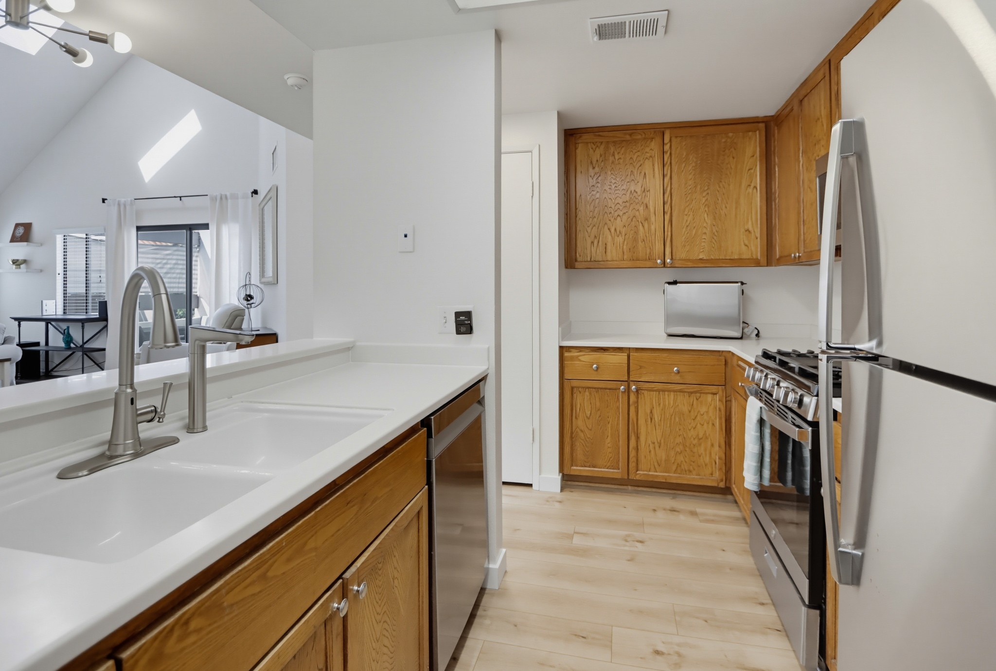 Virtual tour photo 18 of 50 for 701 Kettner Blvd Unit 212