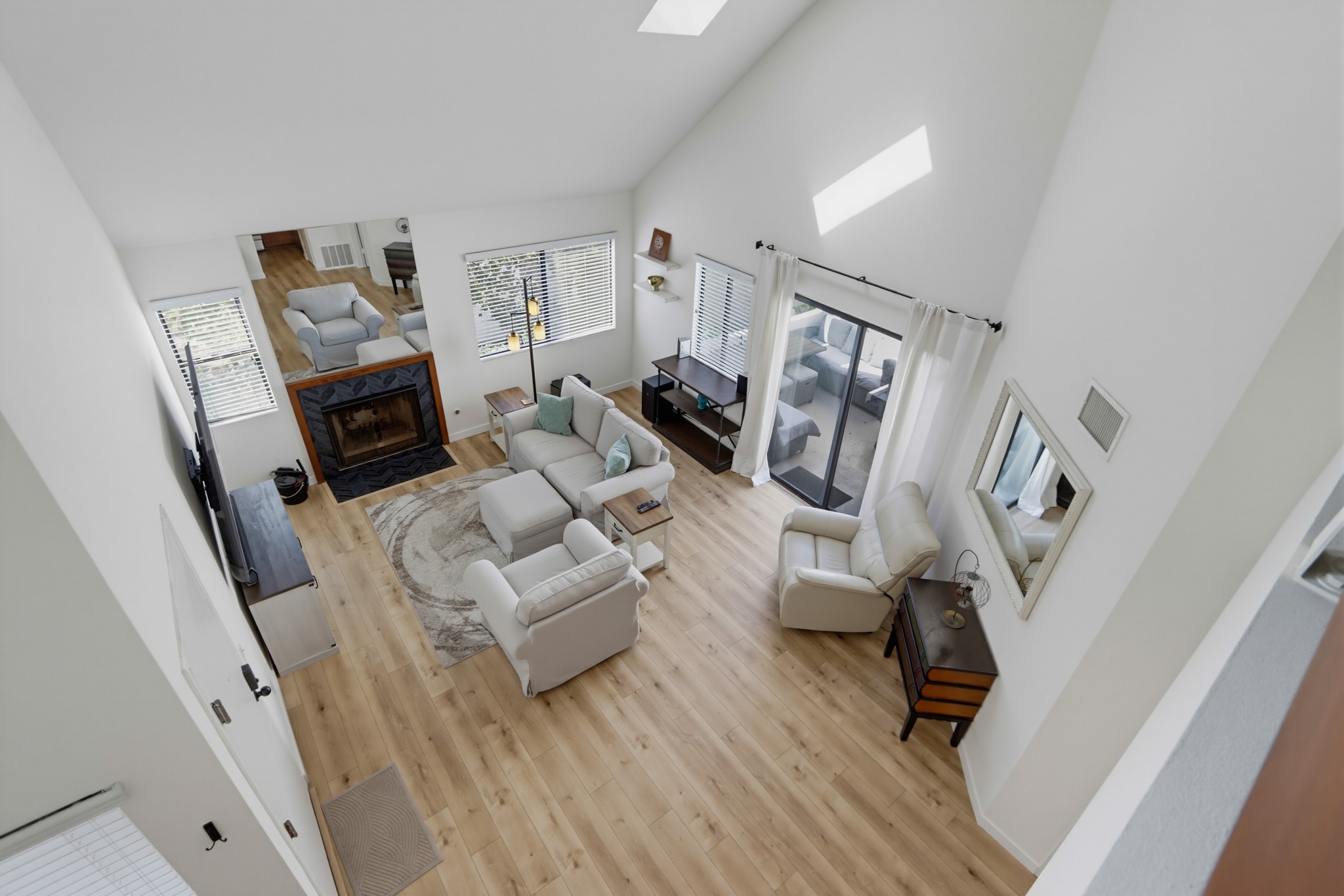 Virtual tour photo 24 of 50 for 701 Kettner Blvd Unit 212