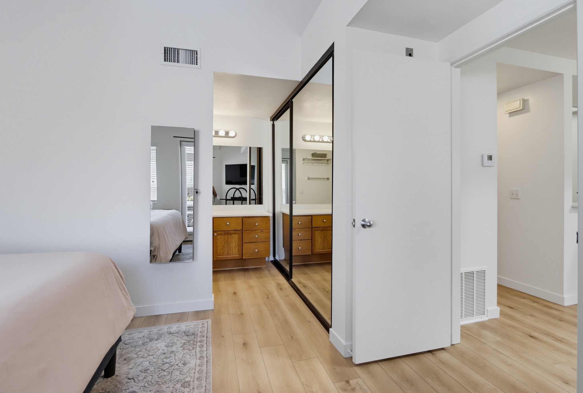 Virtual tour photo 35 of 50 for 701 Kettner Blvd Unit 212