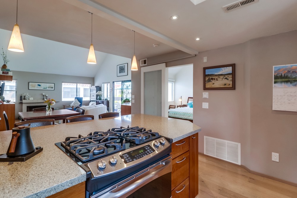 Virtual tour photo 21 of 37 for 701 Kettner Blvd UNIT 36