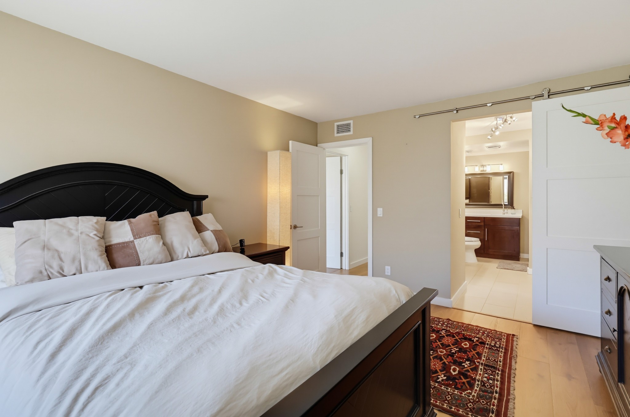 Virtual tour photo 49 of 61 for 701 Kettner Blvd Unit 4