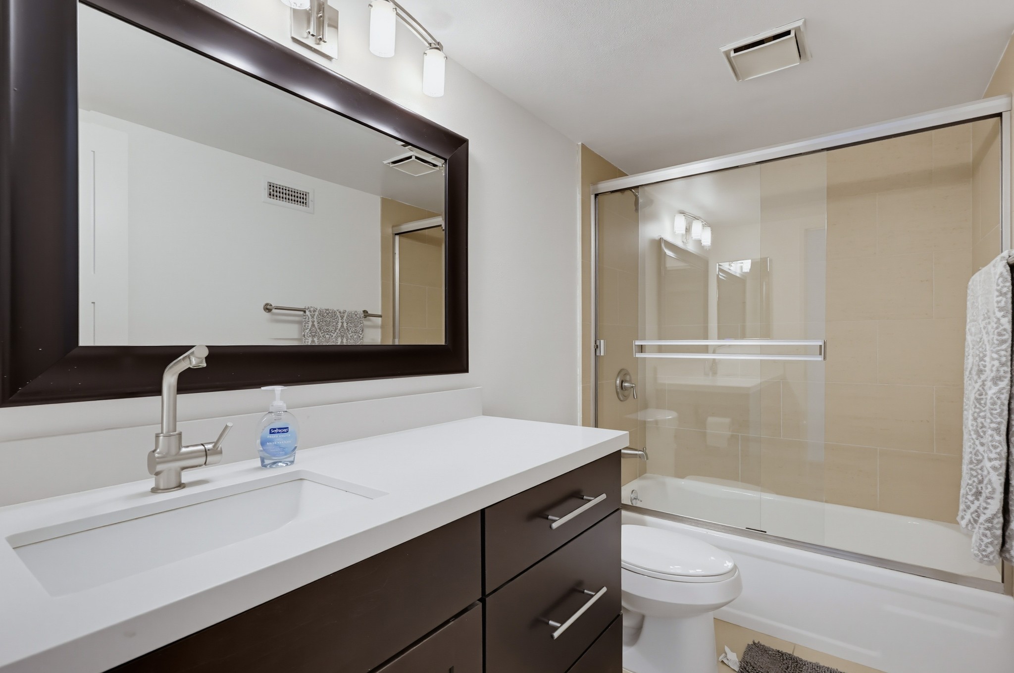 Virtual tour photo 58 of 61 for 701 Kettner Blvd Unit 4