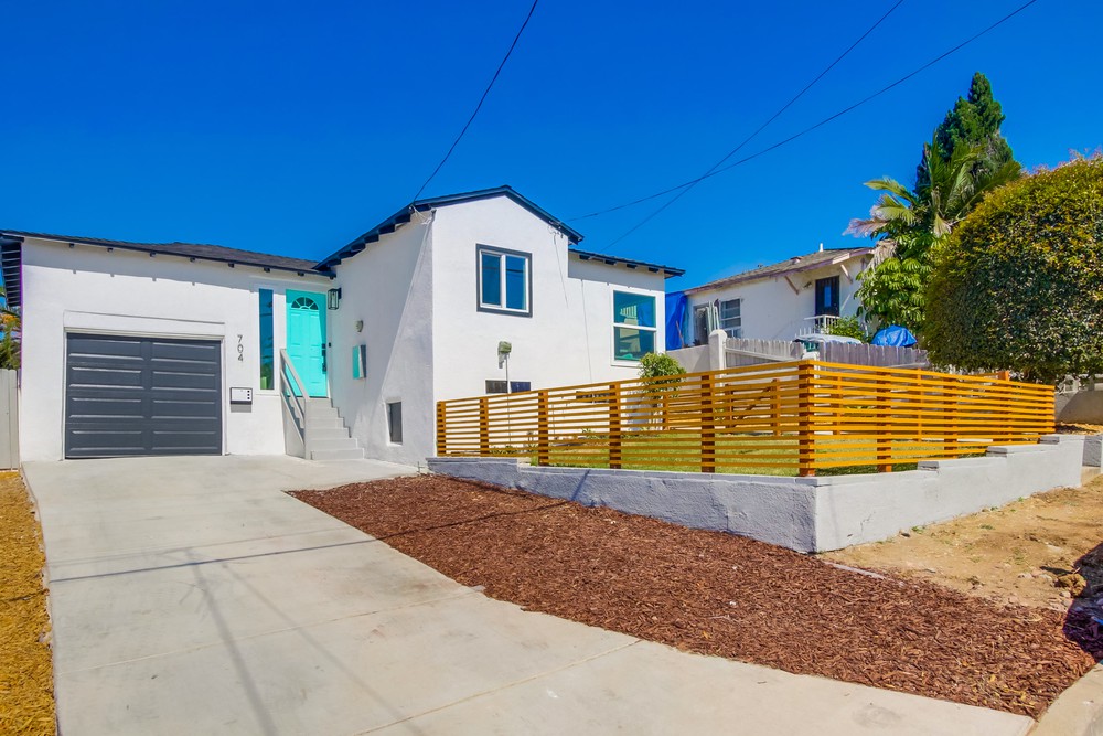 Virtual tour photo 1 of 25 for 704 Iona Dr