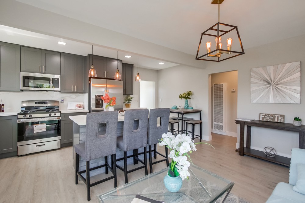 Virtual tour photo 6 of 25 for 704 Iona Dr