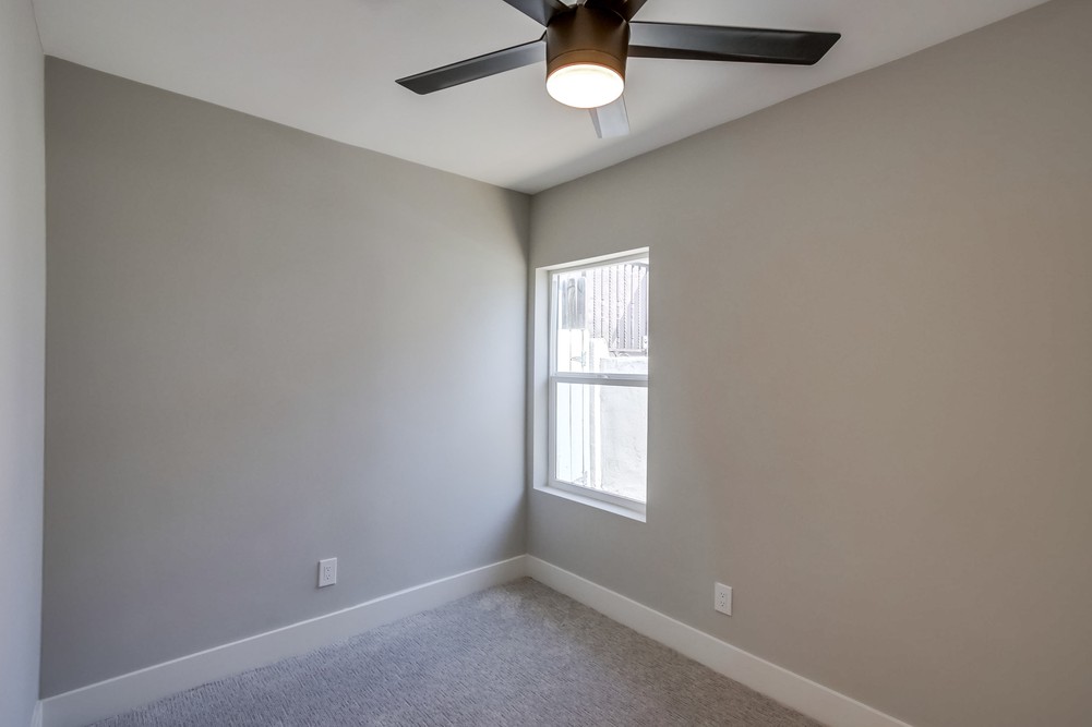 Virtual tour photo 18 of 25 for 704 Iona Dr