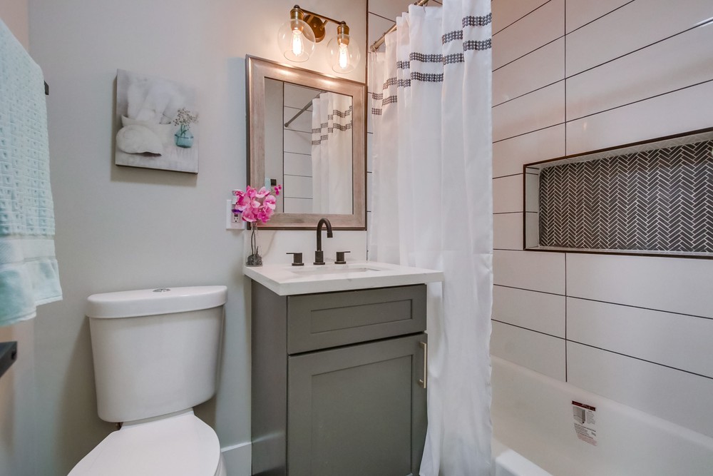 Virtual tour photo 20 of 25 for 704 Iona Dr