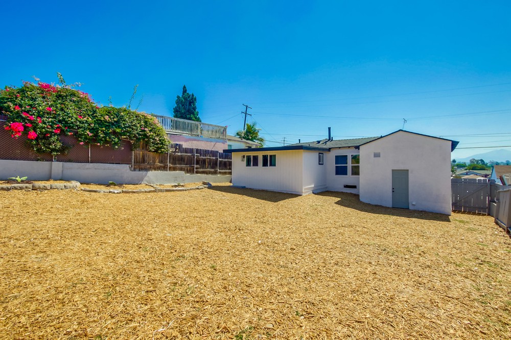 Virtual tour photo 23 of 25 for 704 Iona Dr