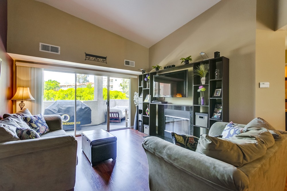 Virtual tour photo 5 of 35 for 7043 Camino Degrazia #200