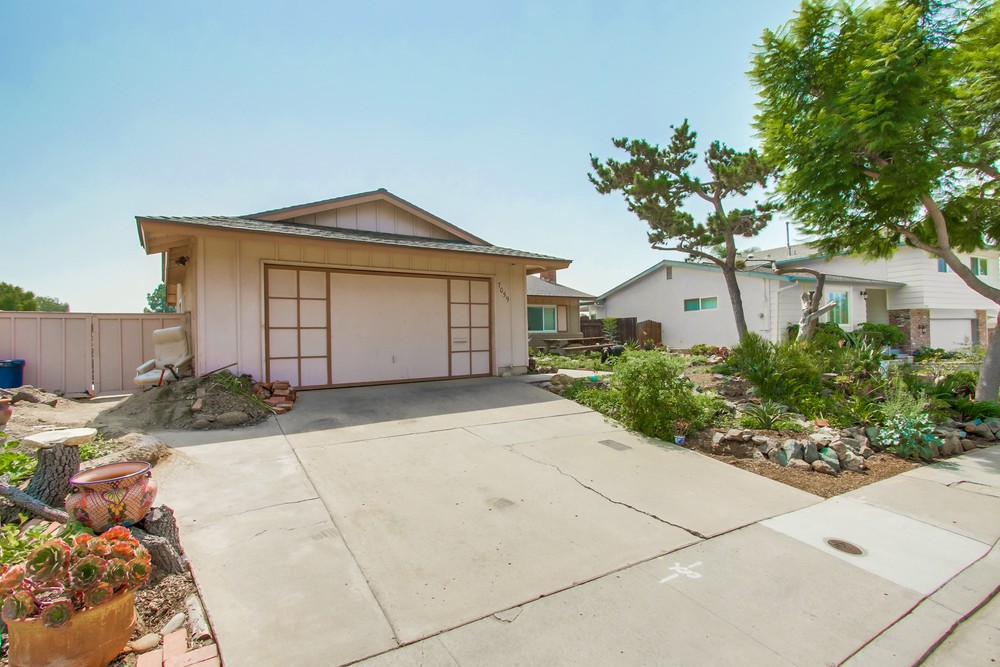Virtual tour photo 3 of 36 for 7059 Rock Manor Dr