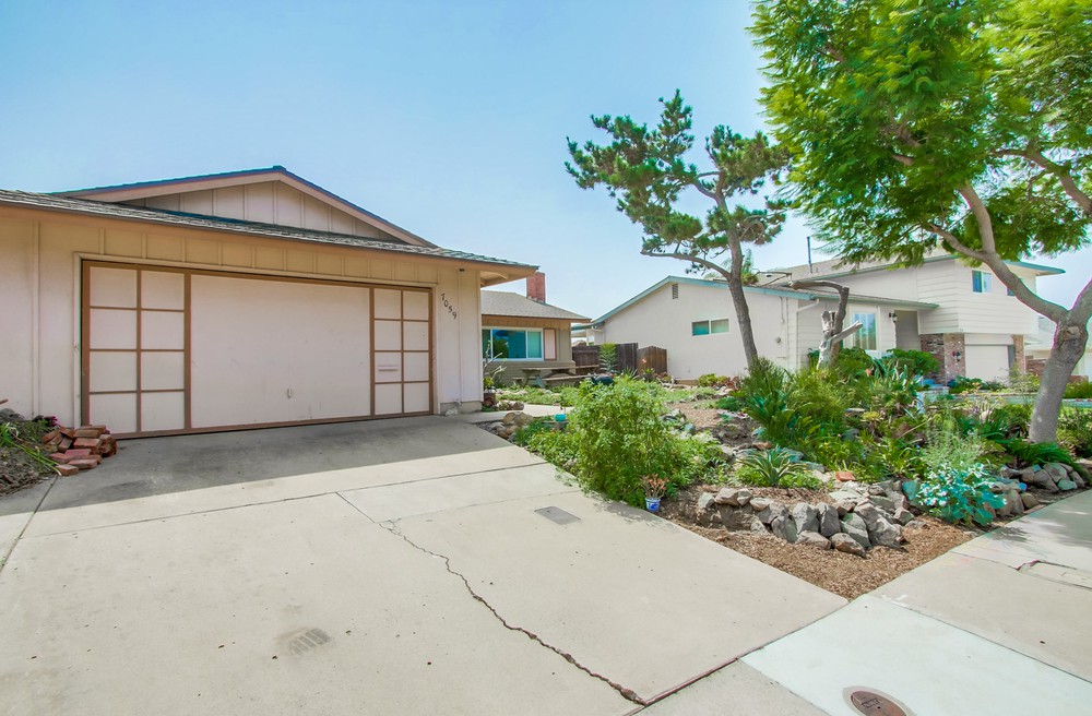 Virtual tour photo 4 of 36 for 7059 Rock Manor Dr