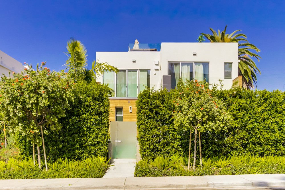 Virtual tour photo 1 of 49 for 706 Sapphire St