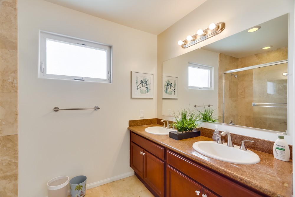 Virtual tour photo 30 of 54 for 707 San Rafael Pl