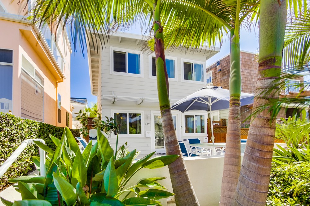 Virtual tour photo 4 of 42 for 709 Law Street