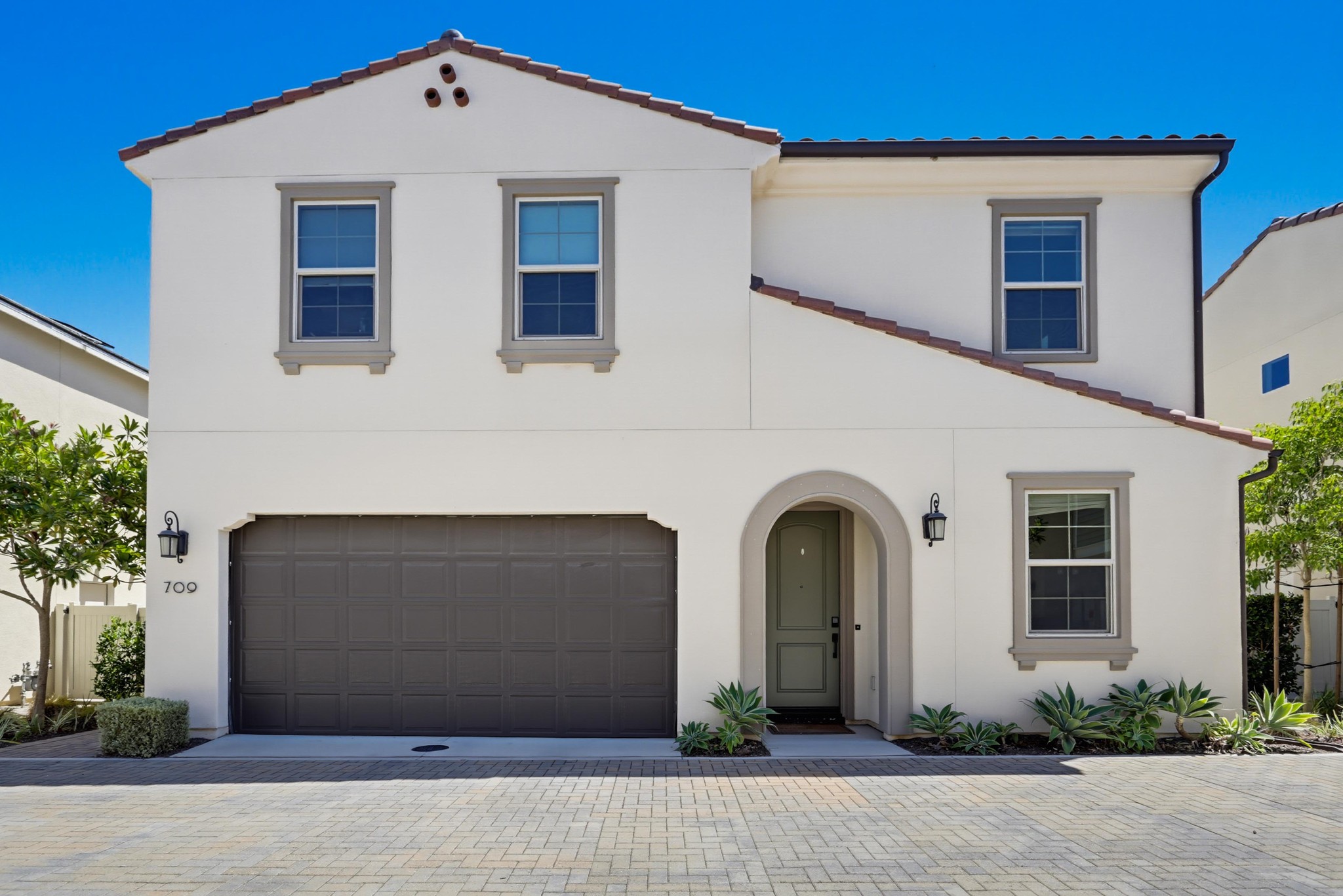 Virtual tour photo 1 of 46 for 709 Merit Dr