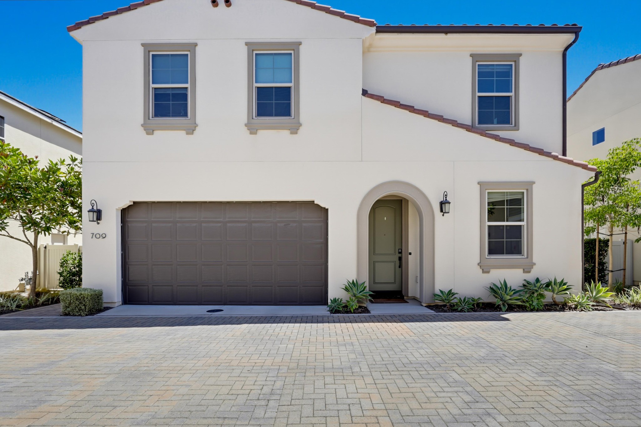 Virtual tour photo 3 of 46 for 709 Merit Dr