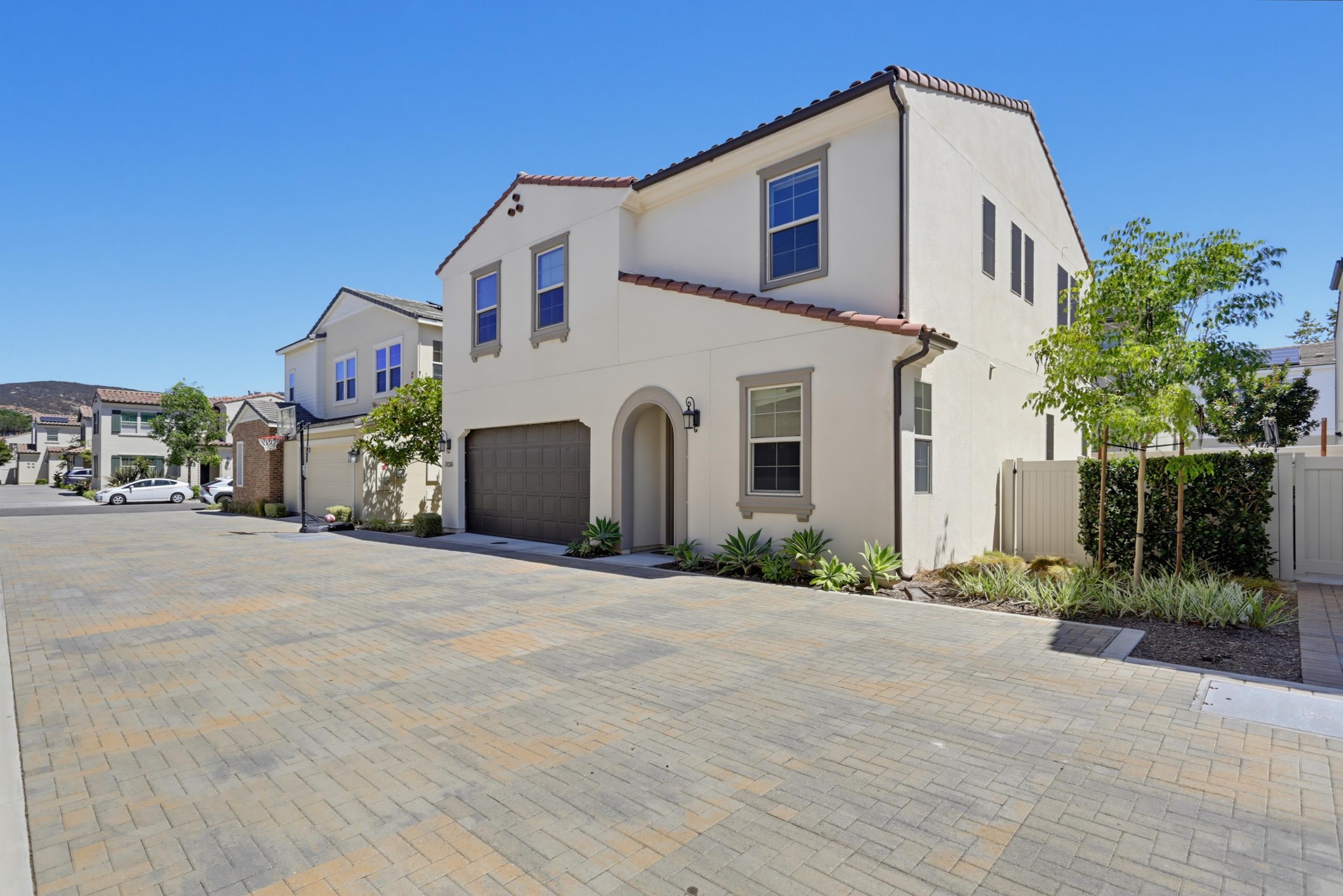 Virtual tour photo 4 of 46 for 709 Merit Dr