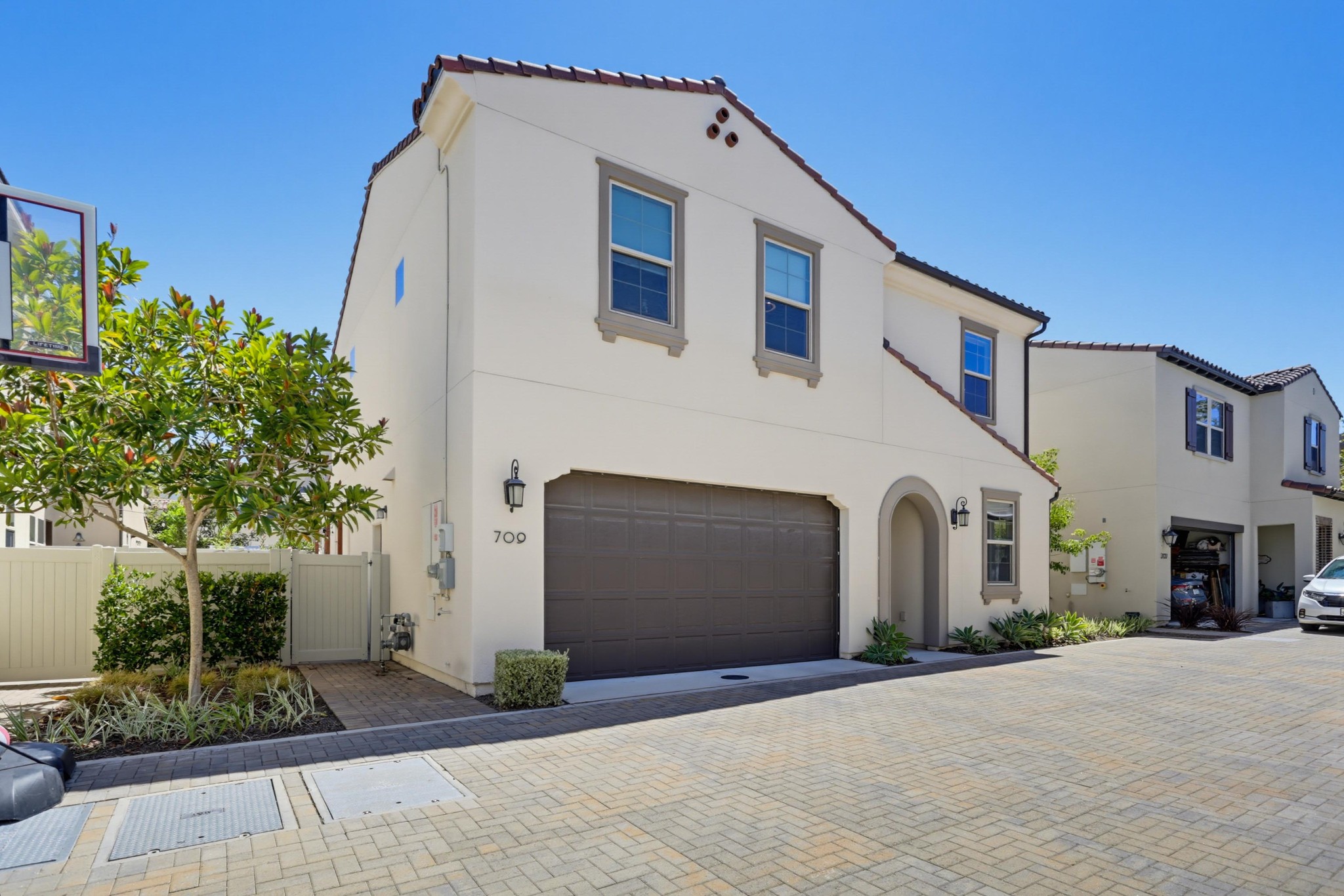 Virtual tour photo 5 of 46 for 709 Merit Dr