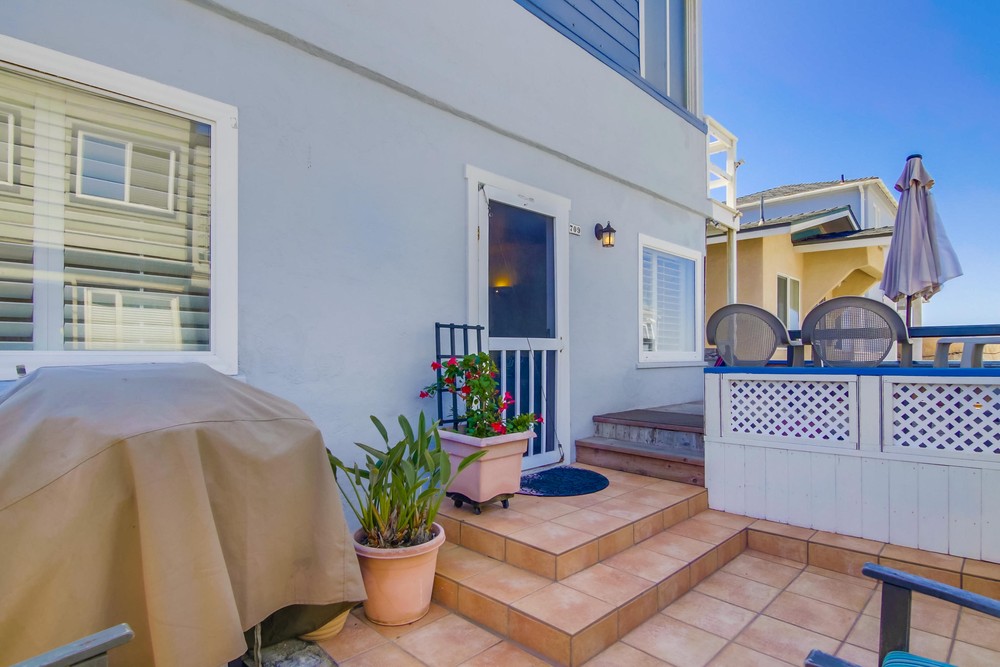 Virtual tour photo 6 of 32 for 709 Whiting Ct