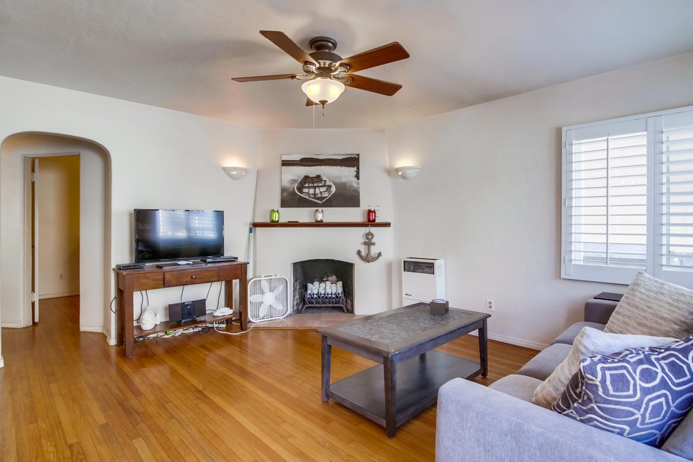 Virtual tour photo 10 of 32 for 709 Whiting Ct