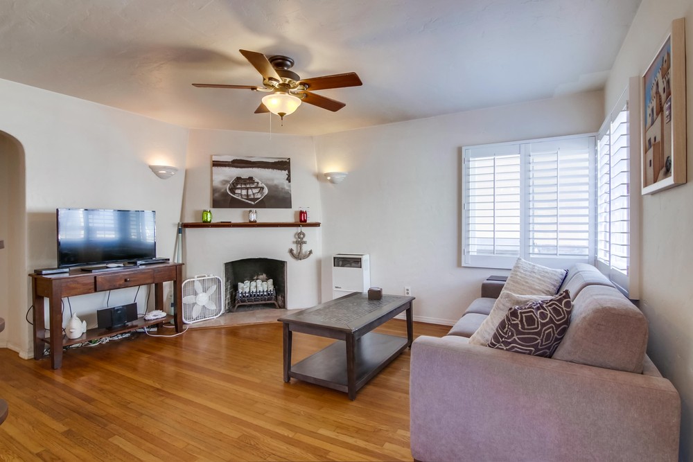 Virtual tour photo 11 of 32 for 709 Whiting Ct