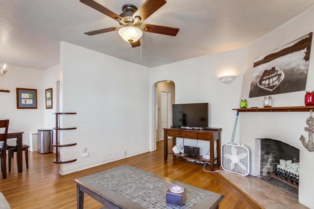 Virtual tour photo 12 of 32 for 709 Whiting Ct