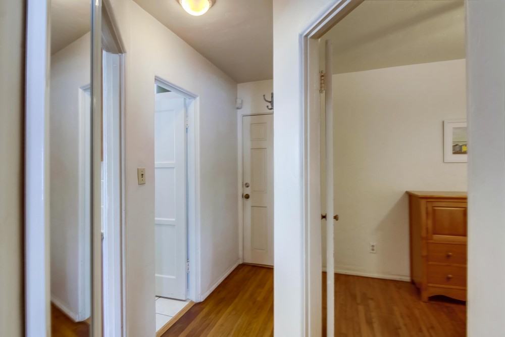 Virtual tour photo 23 of 32 for 709 Whiting Ct