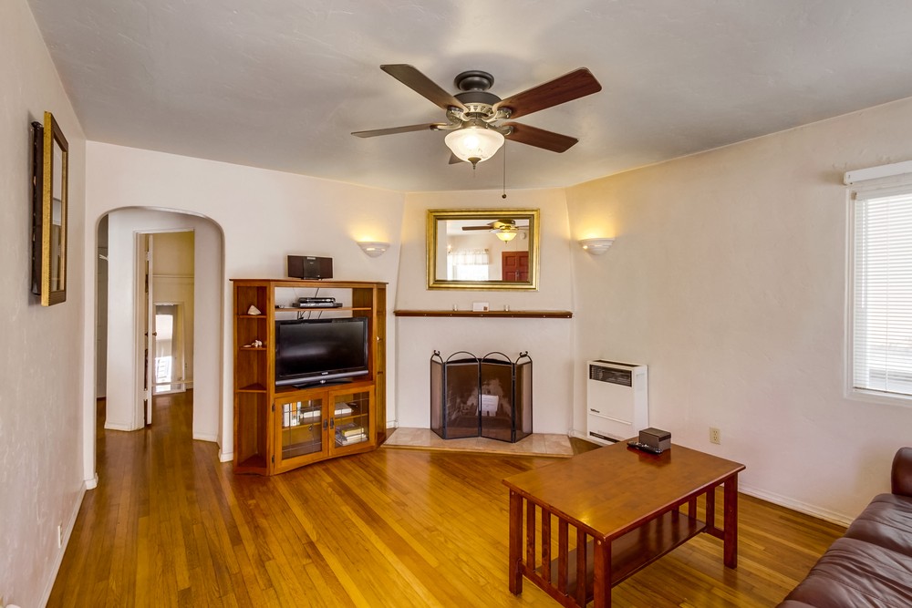 Virtual tour photo 7 of 21 for 709 Whiting Ct