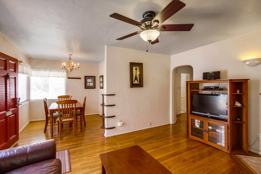 Virtual tour photo 9 of 21 for 709 Whiting Ct