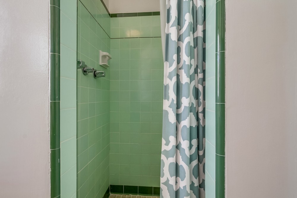 Virtual tour photo 18 of 21 for 709 Whiting Ct