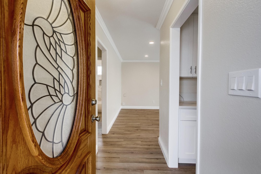 Virtual tour photo 11 of 67 for 7103 Windward St