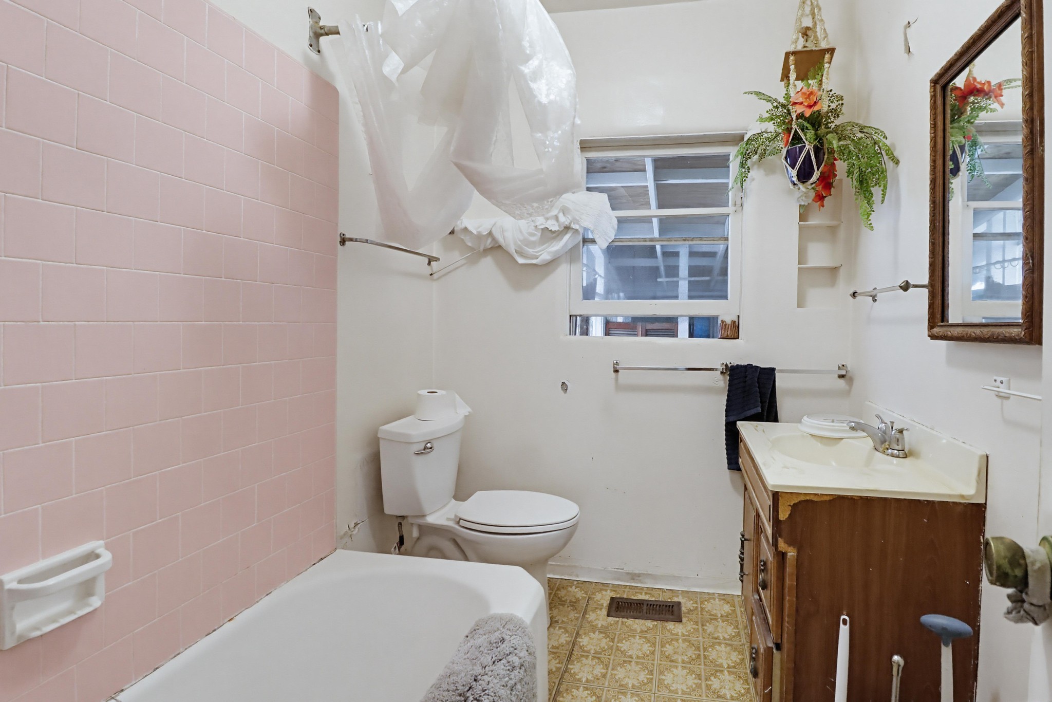 Virtual tour photo 24 of 56 for 7107 Suerich Ln
