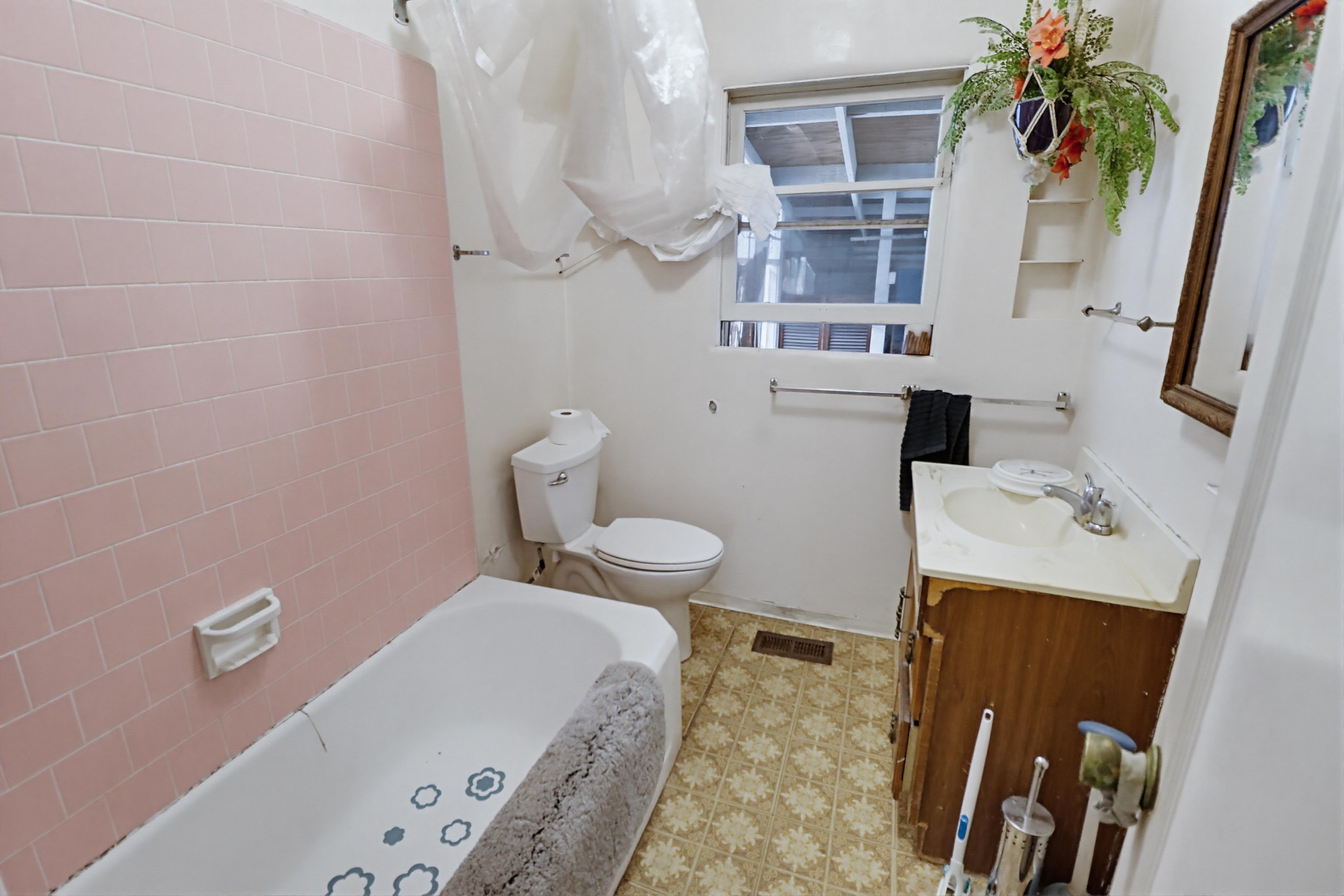 Virtual tour photo 25 of 56 for 7107 Suerich Ln