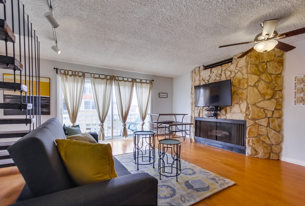 Virtual tour photo 3 of 23 for 711 Island Ct #3