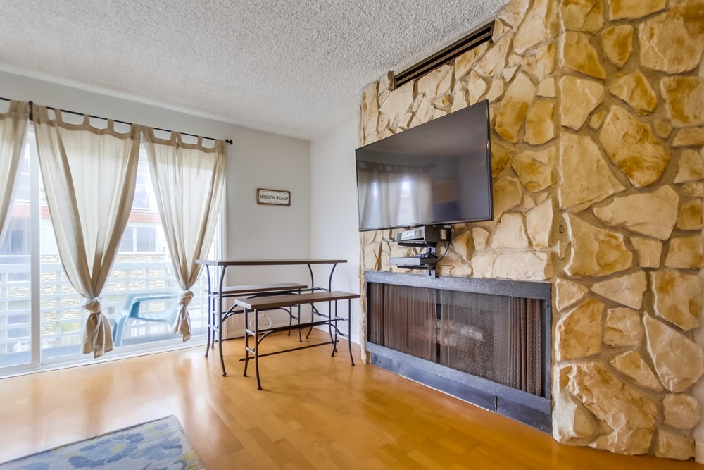 Virtual tour photo 5 of 23 for 711 Island Ct #3