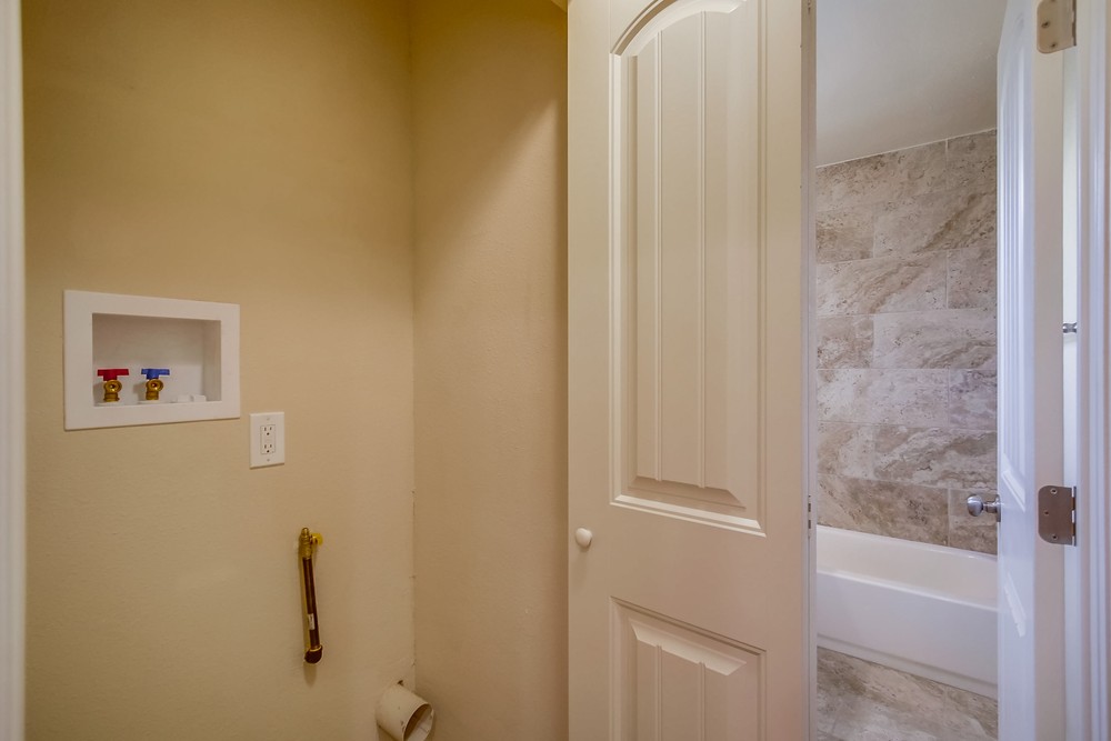 Virtual tour photo 58 of 77 for 712 Raven St