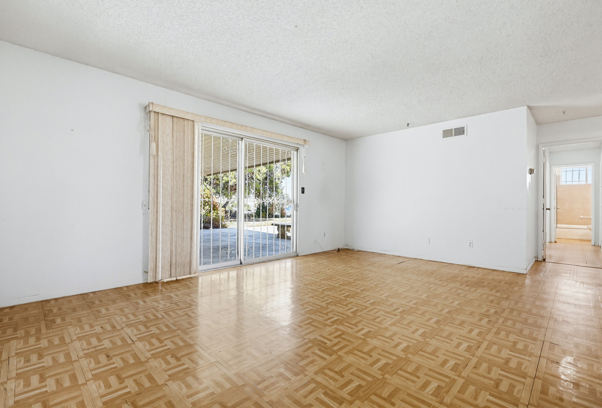 Virtual tour photo 17 of 65 for 7128 Jacmar Ave