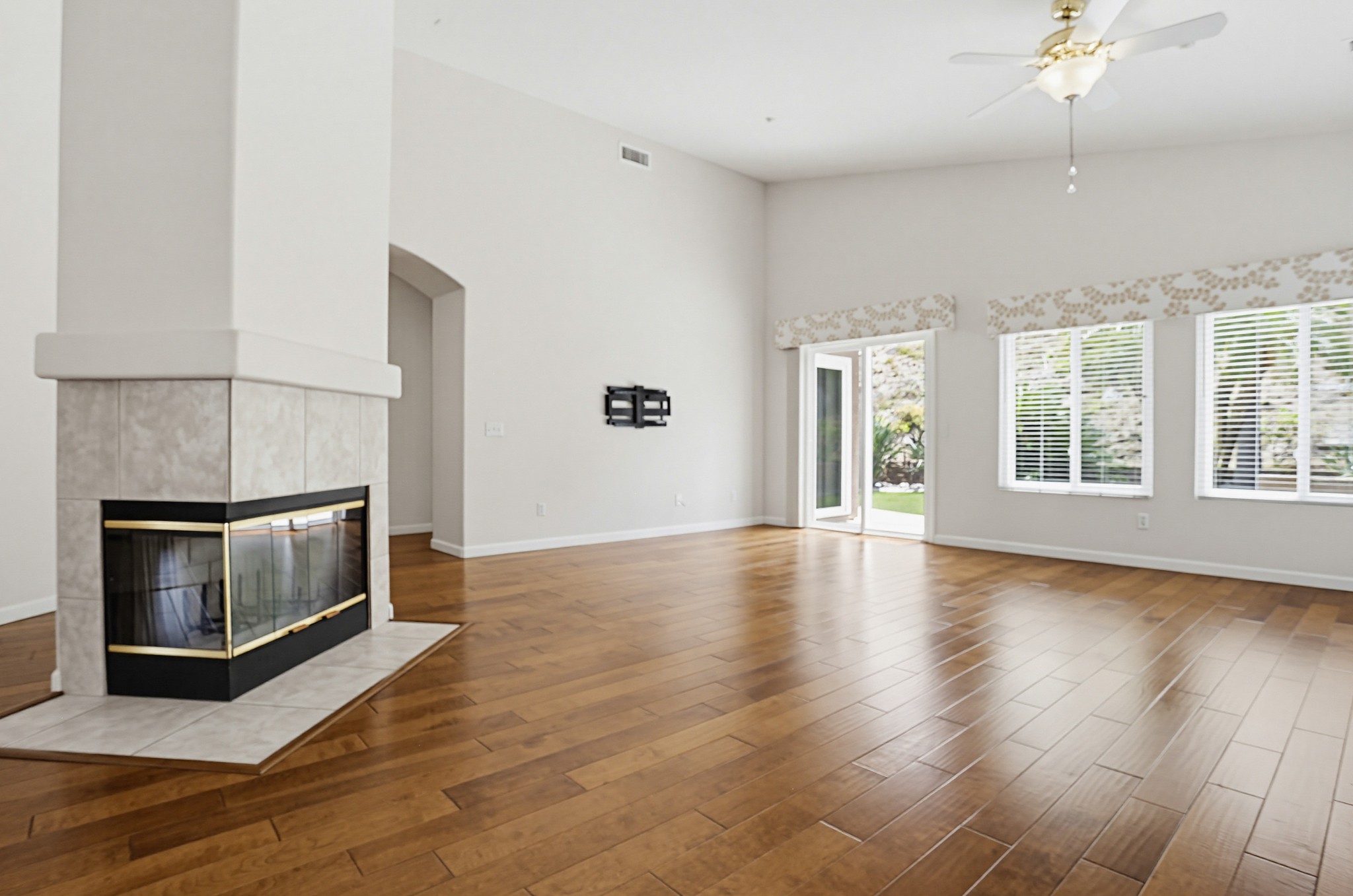 Virtual tour photo 5 of 39 for 713 Bel Air Dr W