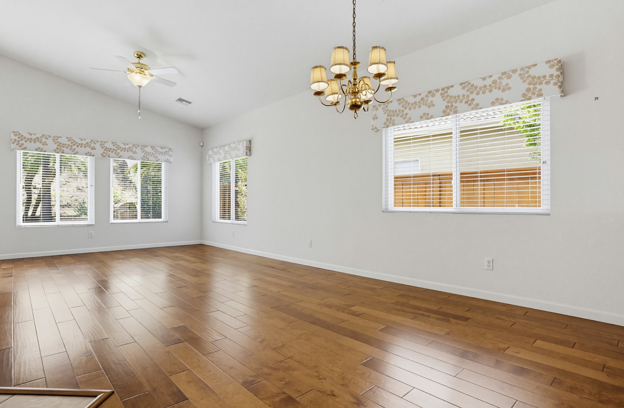 Virtual tour photo 6 of 39 for 713 Bel Air Dr W