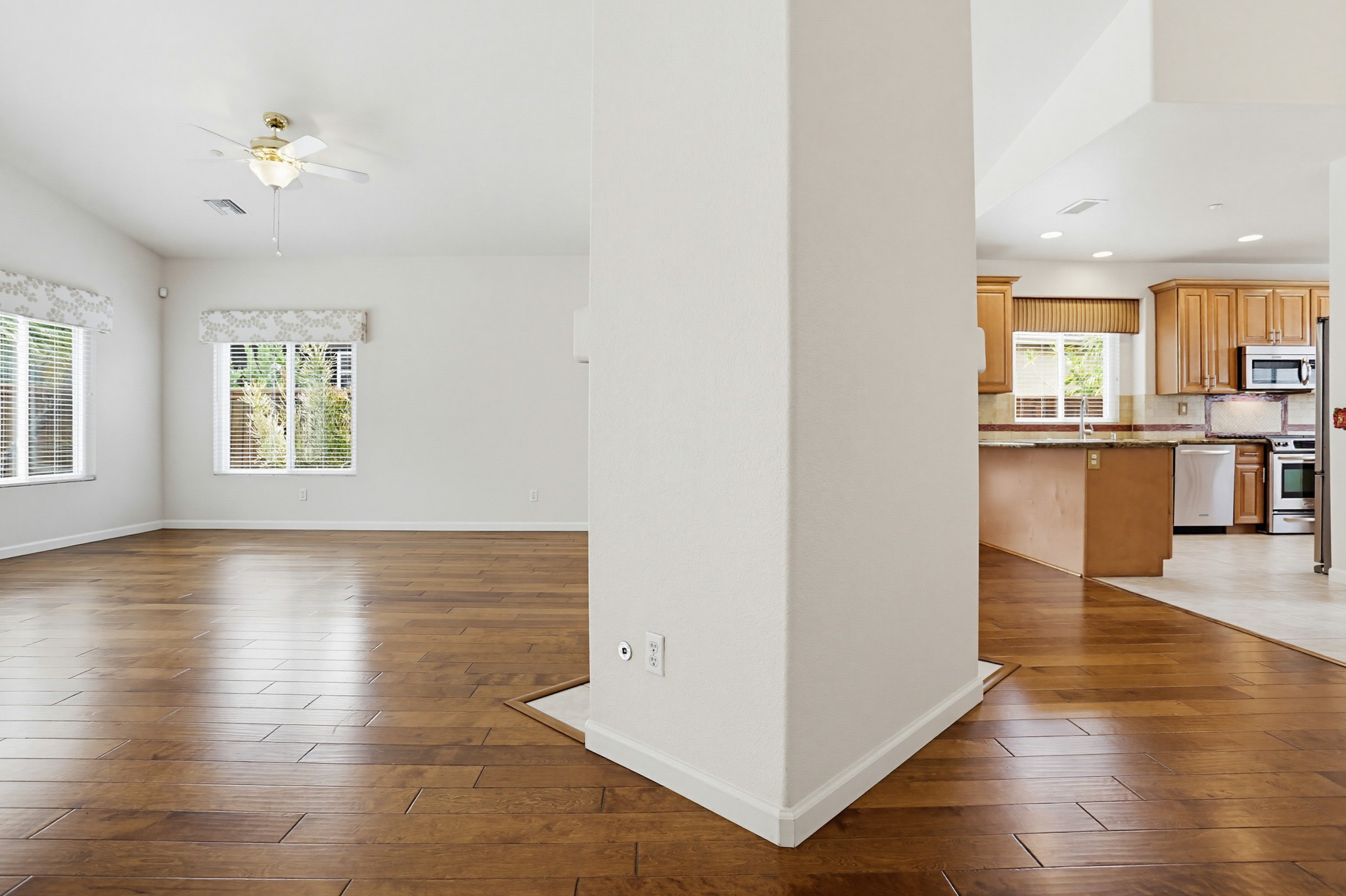 Virtual tour photo 9 of 39 for 713 Bel Air Dr W