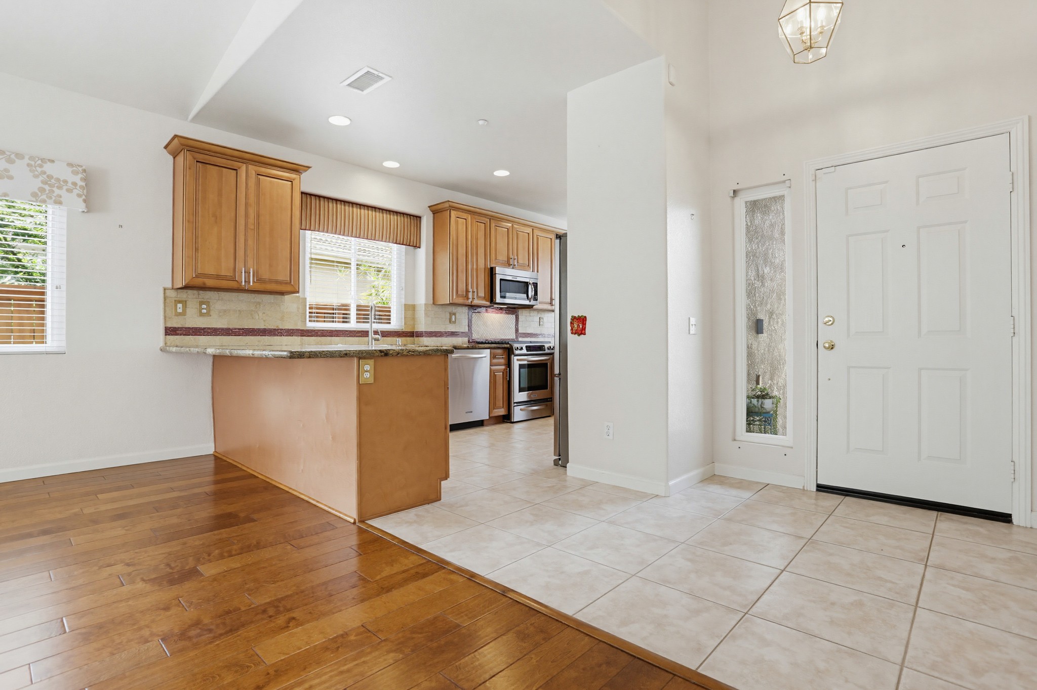 Virtual tour photo 11 of 39 for 713 Bel Air Dr W