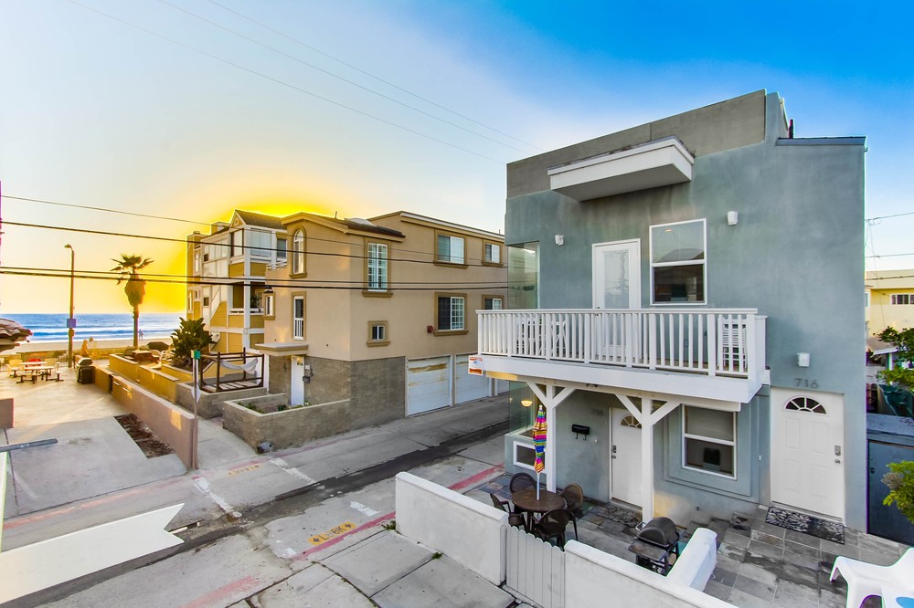 Virtual tour photo 3 of 59 for 714 York Court